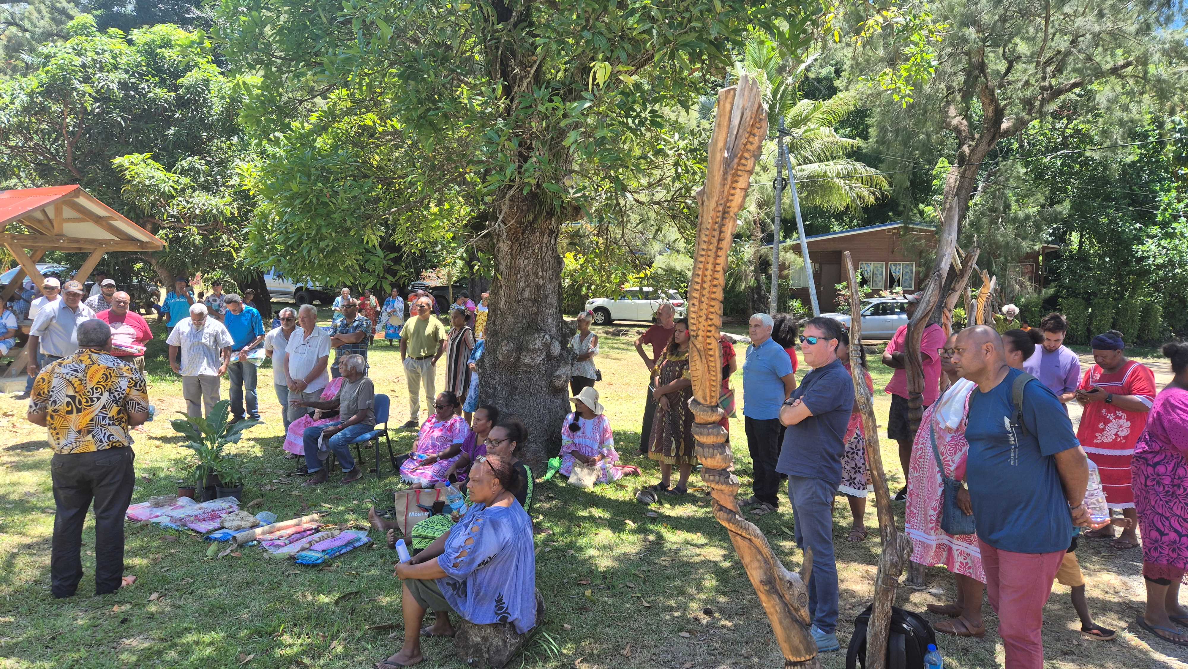Les 200 participants à cet homage.