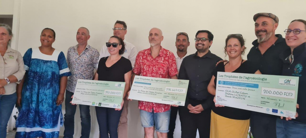 Remise des prix des trophées de l'agro-écologie le 21 février 2023 avec les prix local et national à Mme Aline GUILLEMIN